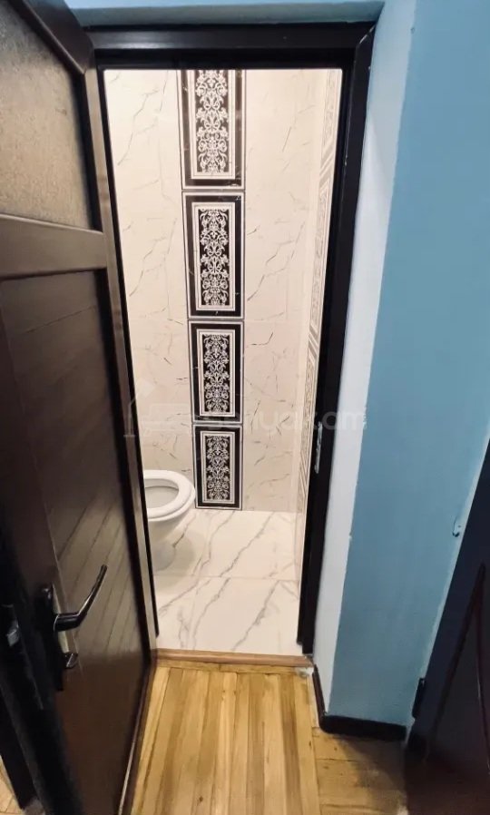 1 Սենյականոց Բնակարան Քարե Շենքում, 30քմ, 4/5 հարկ, Կապիտալ Վերանորոգված, Կահավորված