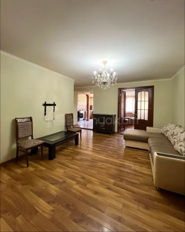 3 Սենյականոց Բնակարան Քարե Շենքում, 70քմ, 3/4 հարկ, Նորմալ Վիճակում, Կահավորված