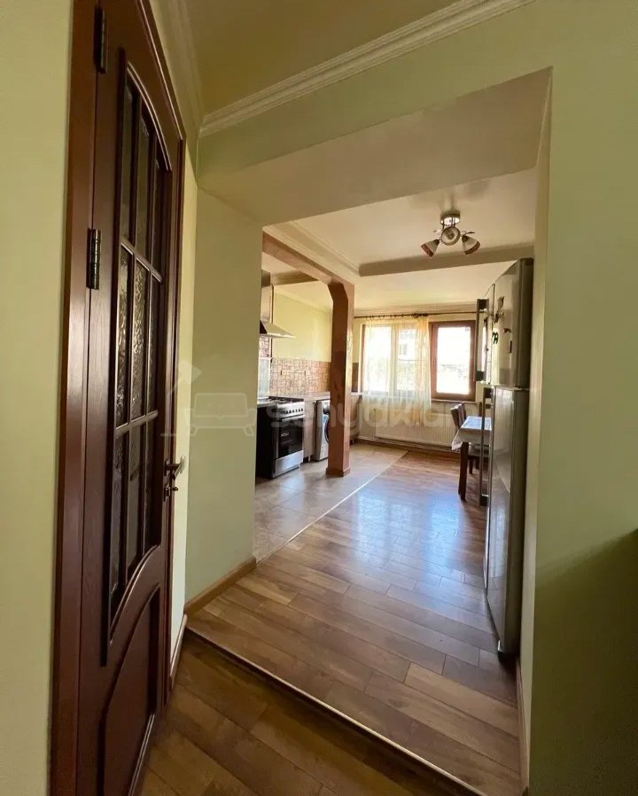 3 Սենյականոց Բնակարան Քարե Շենքում, 70քմ, 3/4 հարկ, Նորմալ Վիճակում, Կահավորված