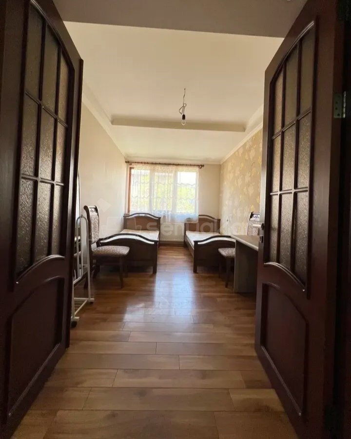 3 Սենյականոց Բնակարան Քարե Շենքում, 70քմ, 3/4 հարկ, Նորմալ Վիճակում, Կահավորված