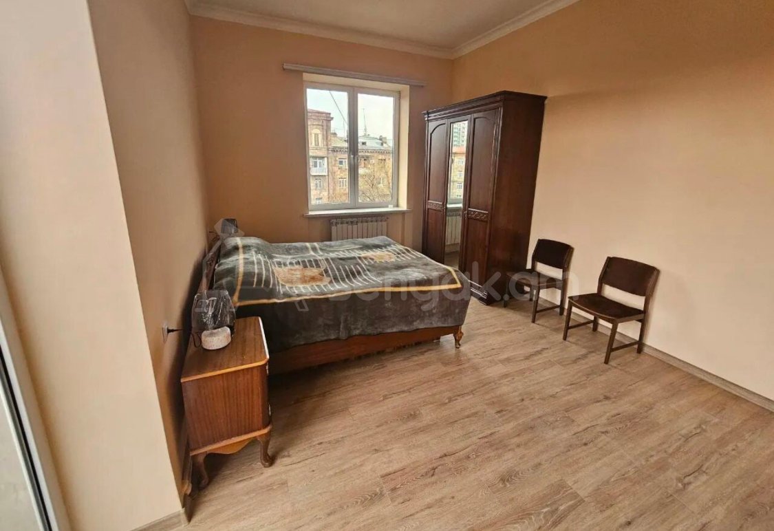 2 Սենյականոց Բնակարան Քարե Շենքում, 75քմ, 5/5 հարկ, Կապիտալ Վերանորոգված, Կահավորված, Արևկող