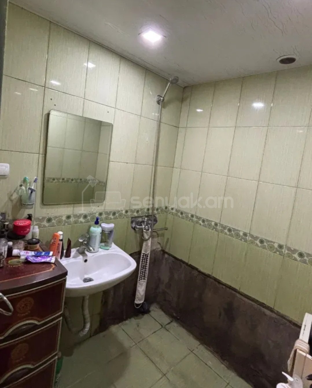 3 Սենյականոց Բնակարան Քարե Շենքում, 47քմ, 1/5 հարկ, Դիզայներական Վերանորոգված