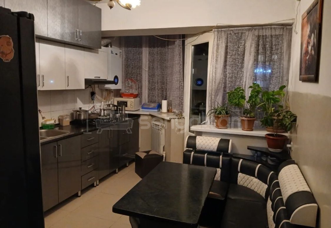 3 Սենյականոց Բնակարան Քարե Շենքում, 79քմ, 3/4 հարկ, Կապիտալ Վերանորոգված