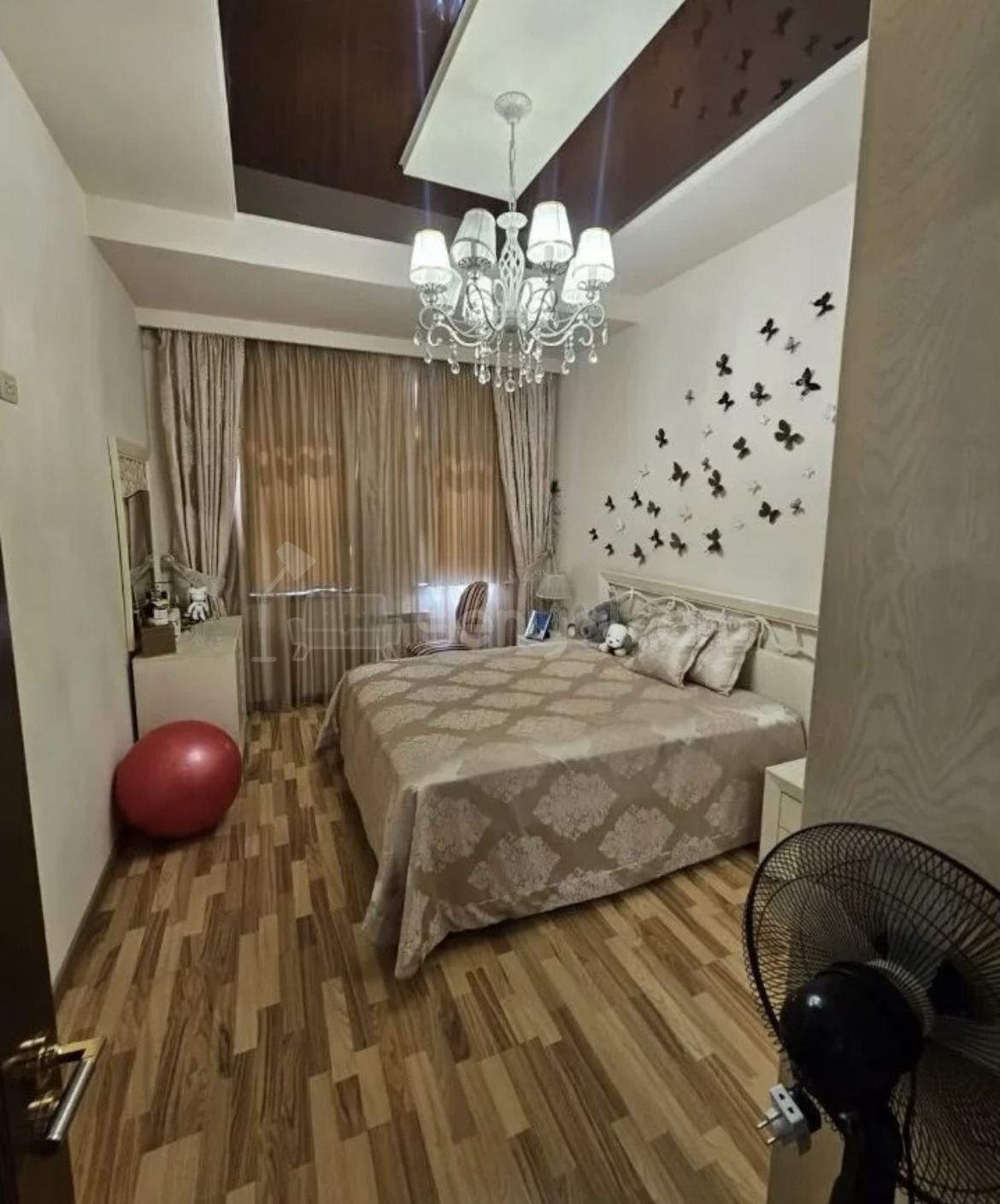 4 Սենյականոց Բնակարան Քարե Շենքում, 109քմ, 4/4 հարկ, Կապիտալ Վերանորոգված