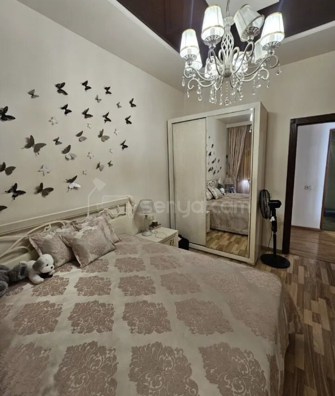 4 Սենյականոց Բնակարան Քարե Շենքում, 109քմ, 4/4 հարկ, Կապիտալ Վերանորոգված