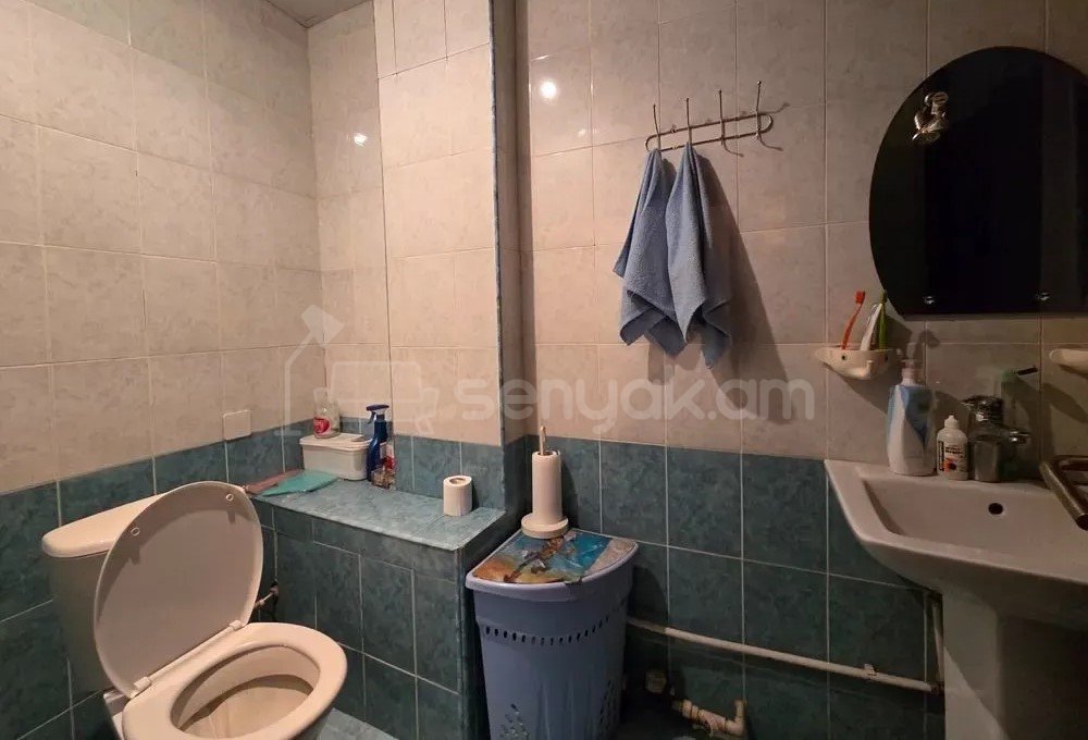 3 Սենյականոց Բնակարան Քարե Շենքում, 85քմ, 3/4 հարկ, Նորմալ Վիճակում