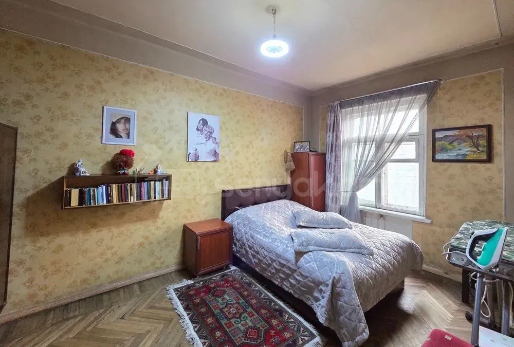 3 Սենյականոց Բնակարան Քարե Շենքում, 85քմ, 3/4 հարկ, Նորմալ Վիճակում