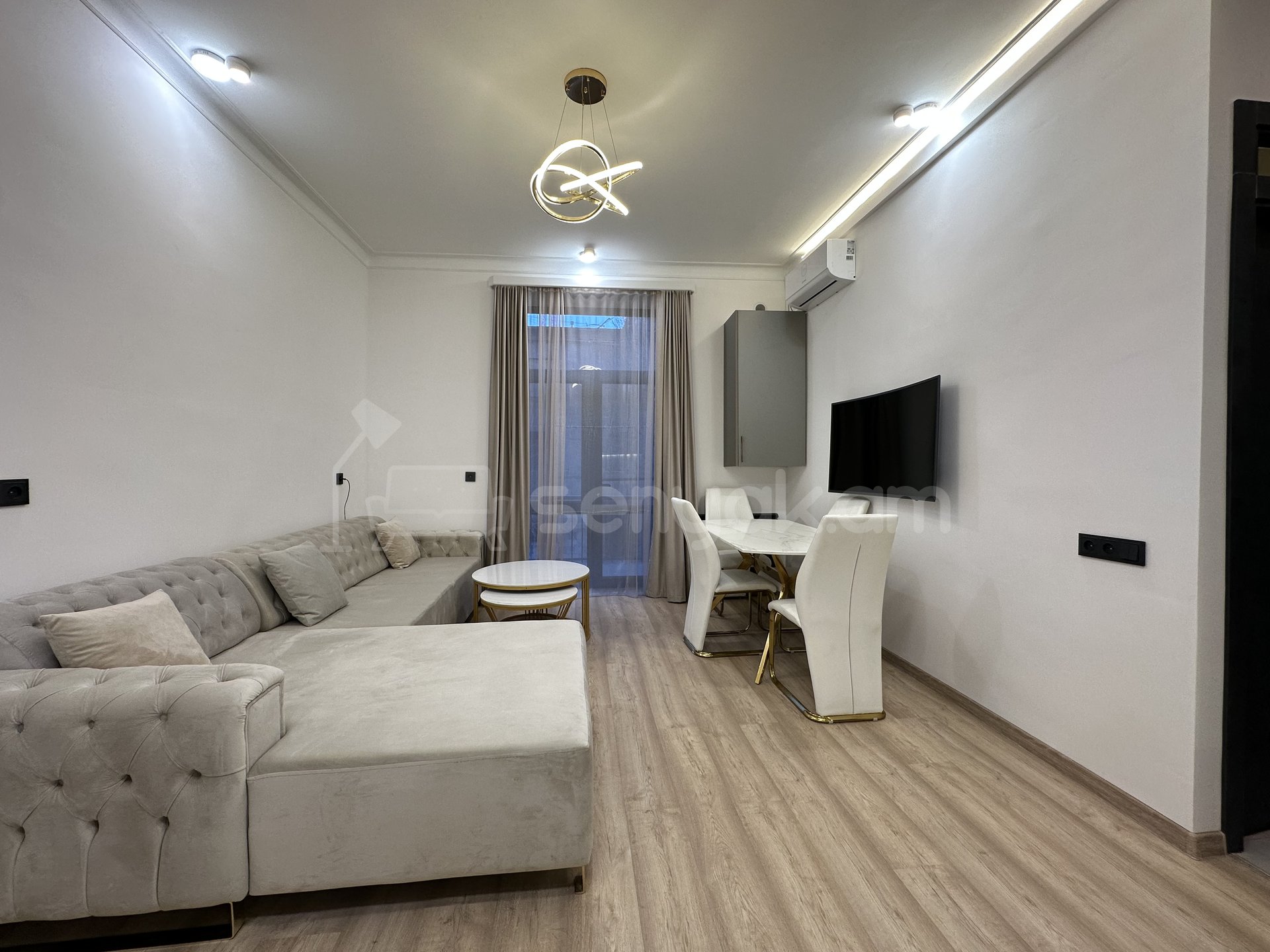 2 Սենյականոց Բնակարան Քարե Շենքում, 39քմ, 3/5 հարկ, Դիզայներական Վերանորոգված