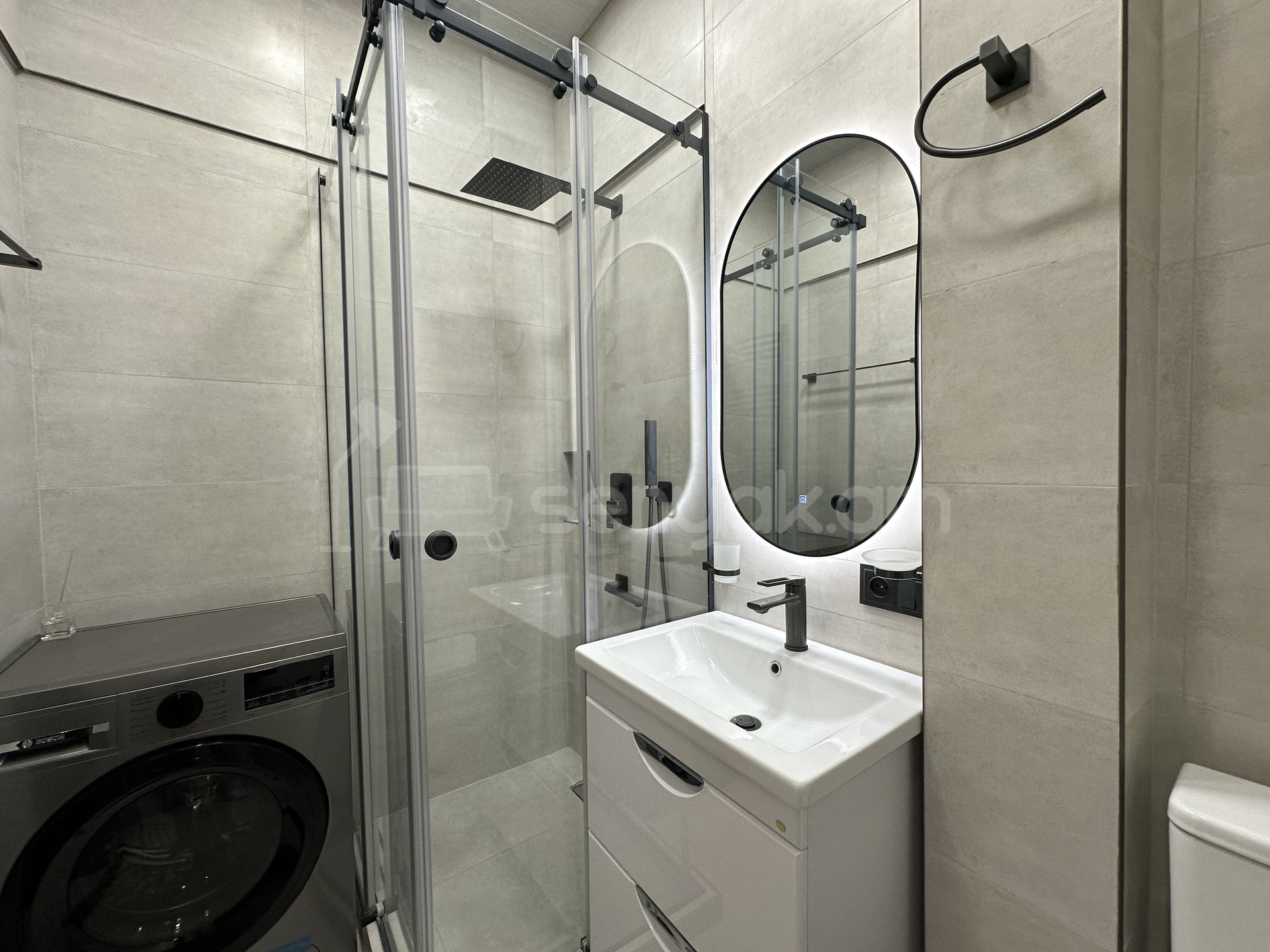 2 Սենյականոց Բնակարան Քարե Շենքում, 39քմ, 3/5 հարկ, Դիզայներական Վերանորոգված