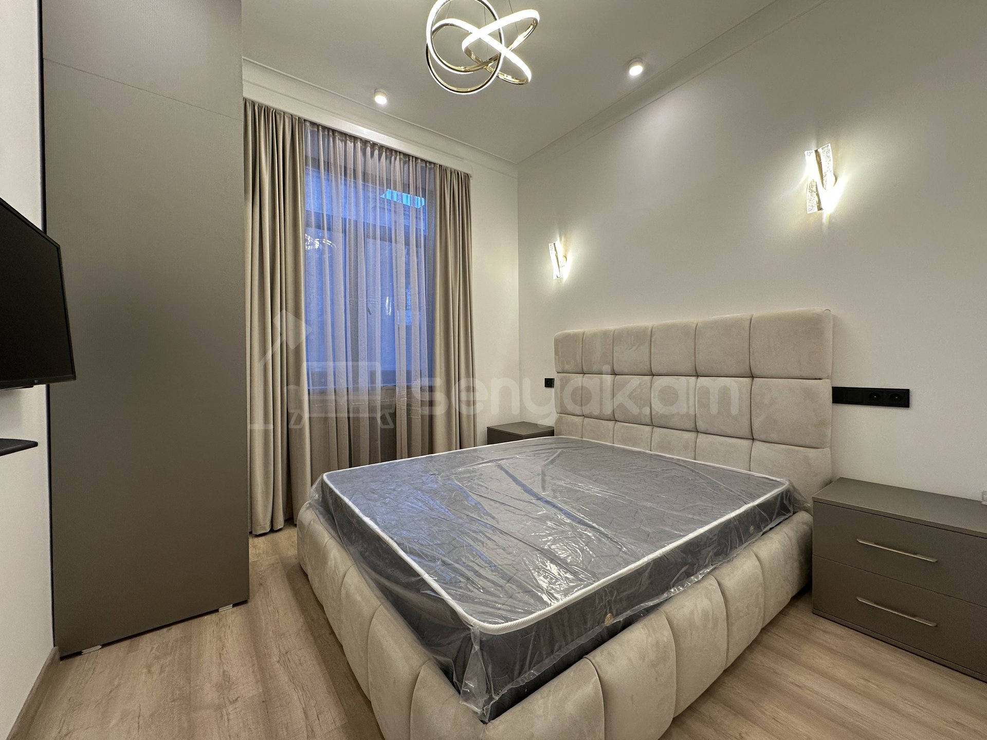 2 Սենյականոց Բնակարան Քարե Շենքում, 39քմ, 3/5 հարկ, Դիզայներական Վերանորոգված