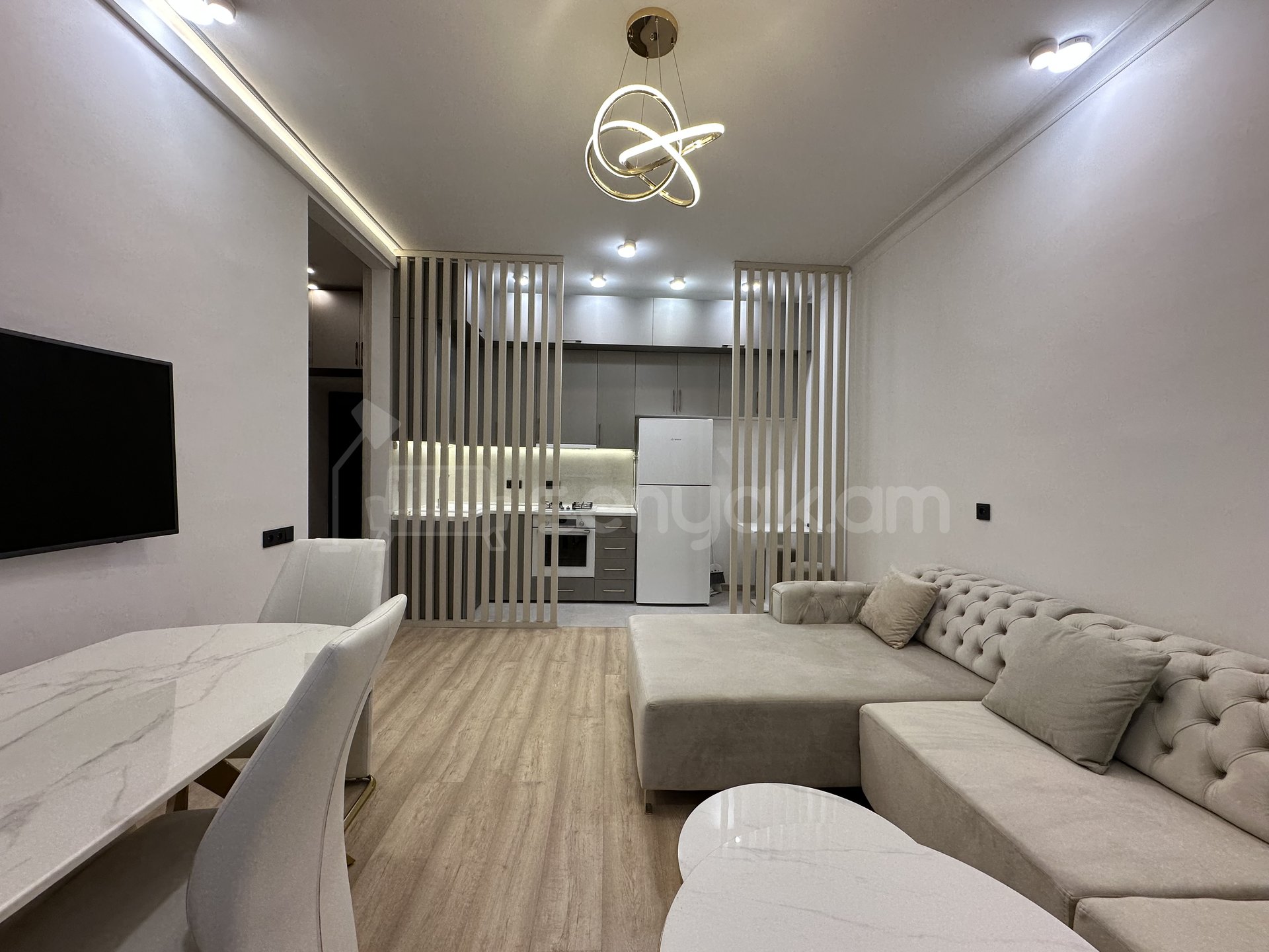 2 Սենյականոց Բնակարան Քարե Շենքում, 39քմ, 3/5 հարկ, Դիզայներական Վերանորոգված