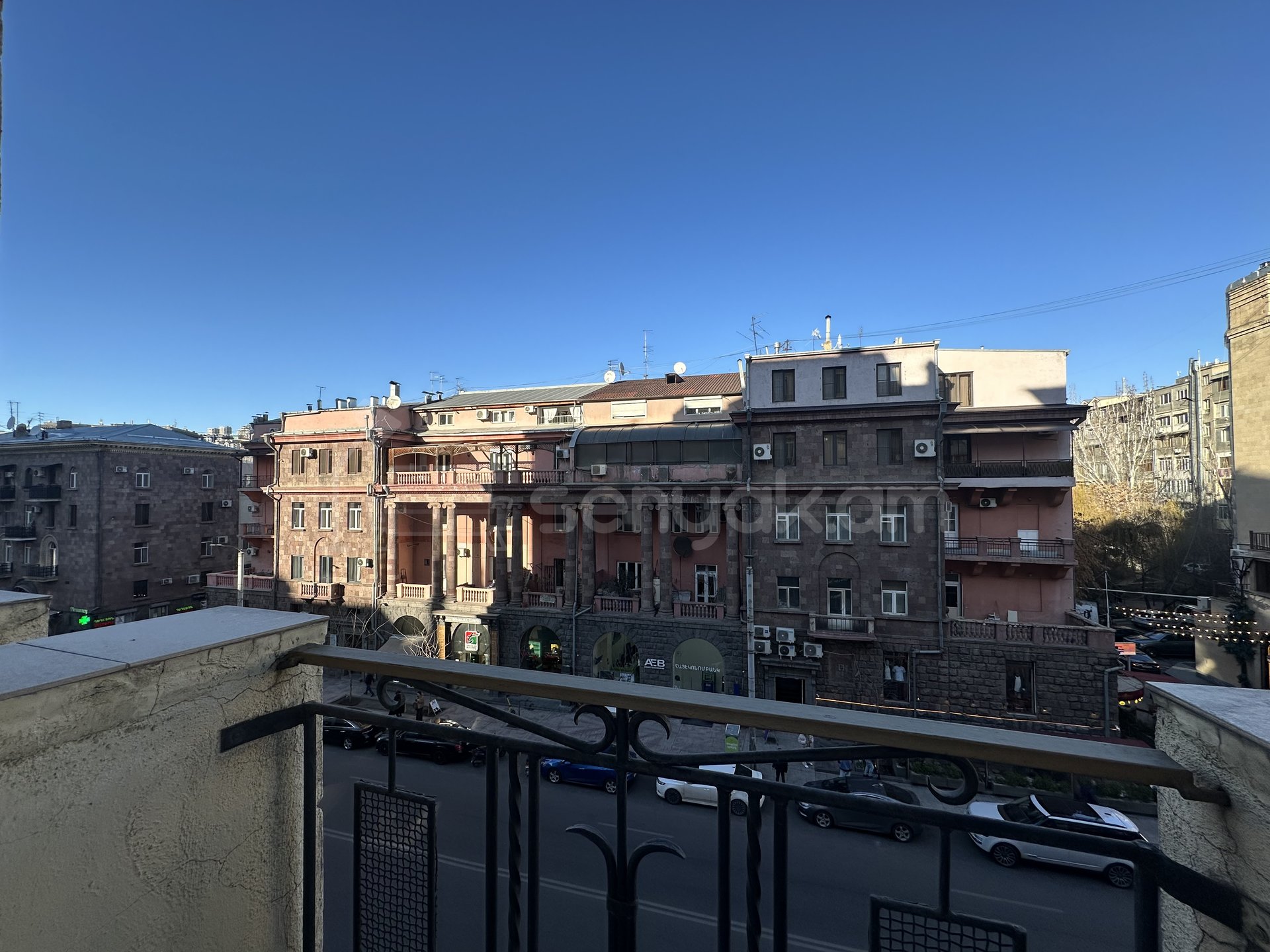 4 Սենյականոց Բնակարան Նորակառույց Քարե Շենքում, 130քմ, 4/7 հարկ, Կապիտալ Վերանորոգված