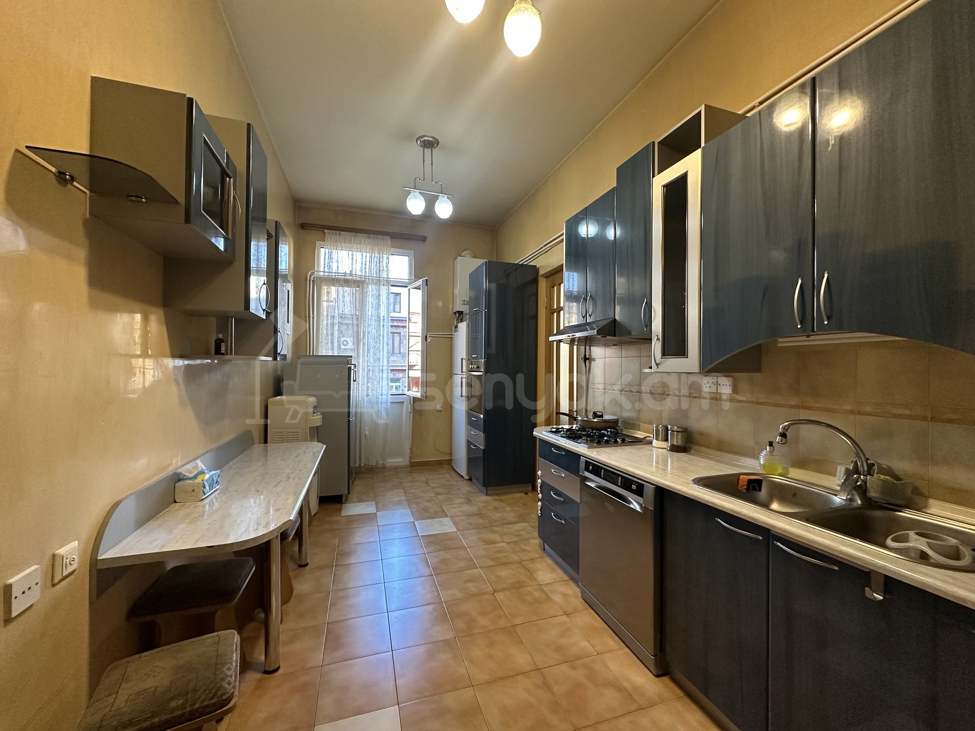 4 Սենյականոց Բնակարան Նորակառույց Քարե Շենքում, 130քմ, 4/7 հարկ, Կապիտալ Վերանորոգված