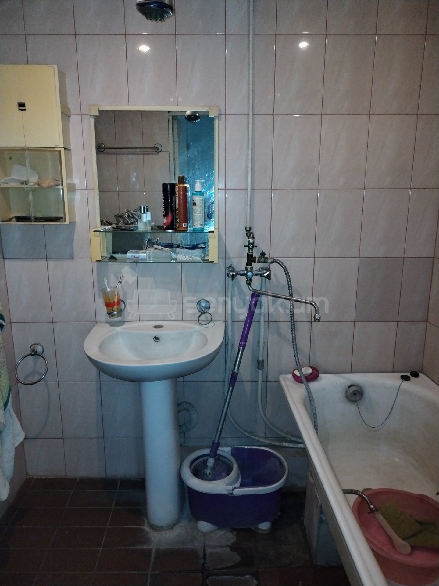 2 Սենյականոց Բնակարան Քարե Շենքում, 77քմ, 3/10 հարկ, Պետական Վիճակում