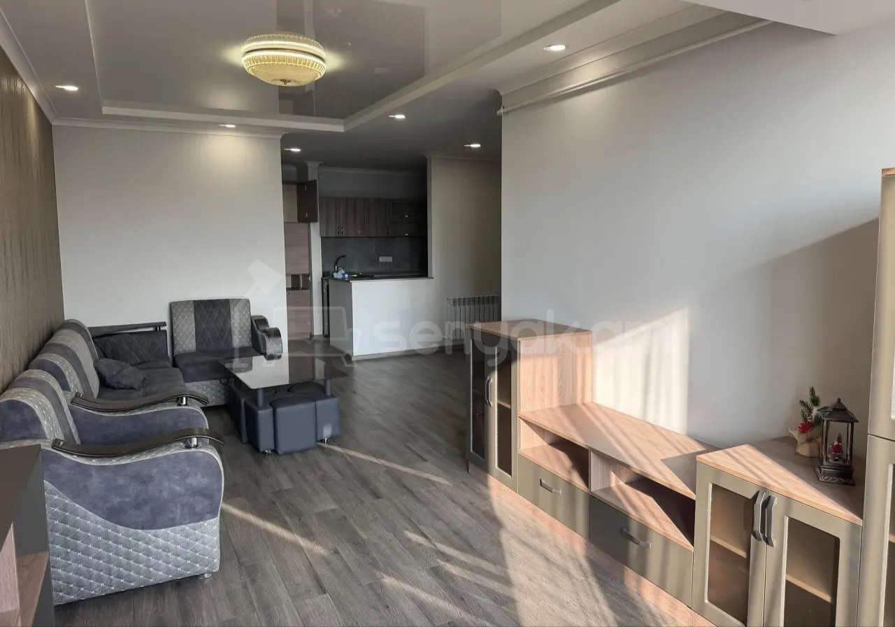 2 Սենյականոց Բնակարան Քարե Շենքում, 60քմ, 5/5 հարկ, Դիզայներական Վերանորոգված, Կահավորված