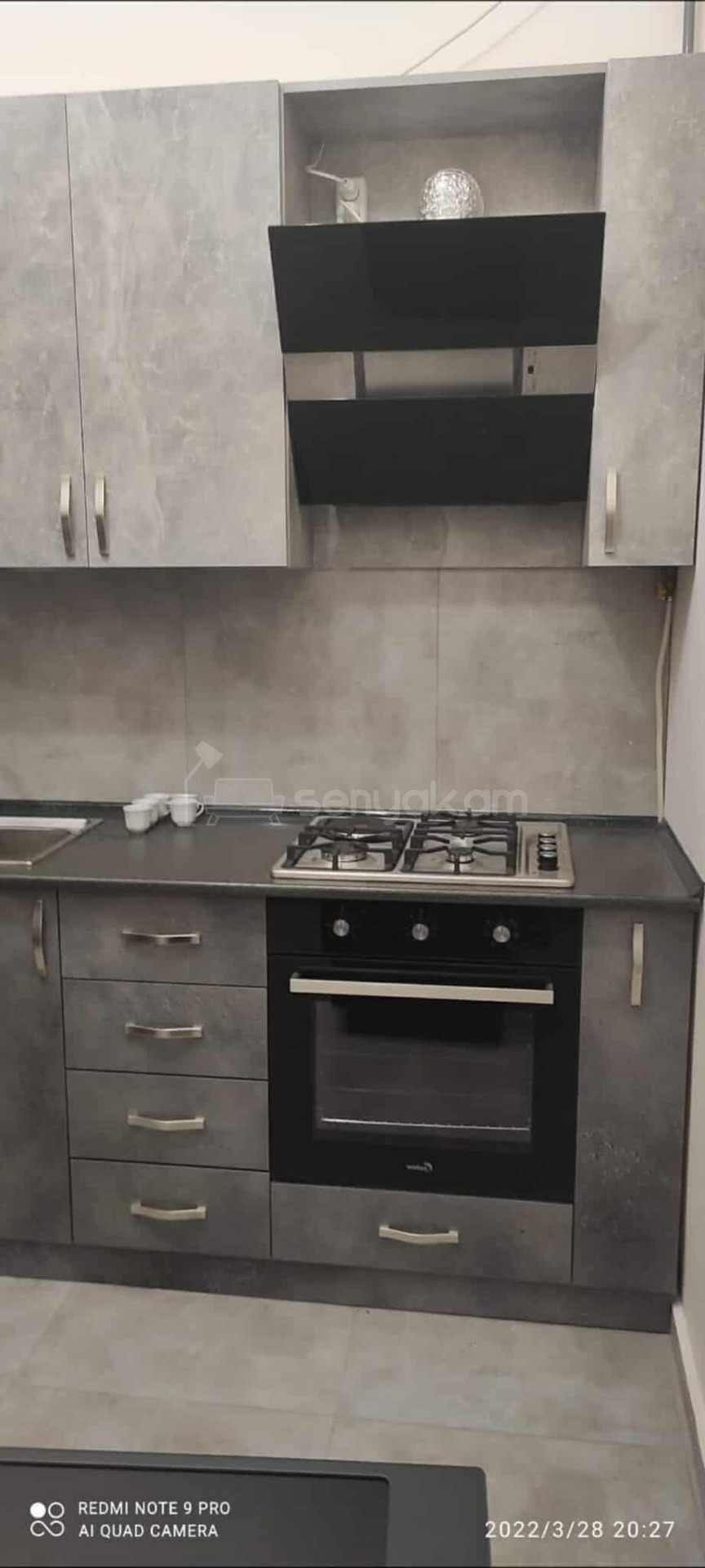 3 Սենյականոց Բնակարան Քարե Շենքում, 80քմ, 2/2 հարկ, Կապիտալ Վերանորոգված, Կահավորված