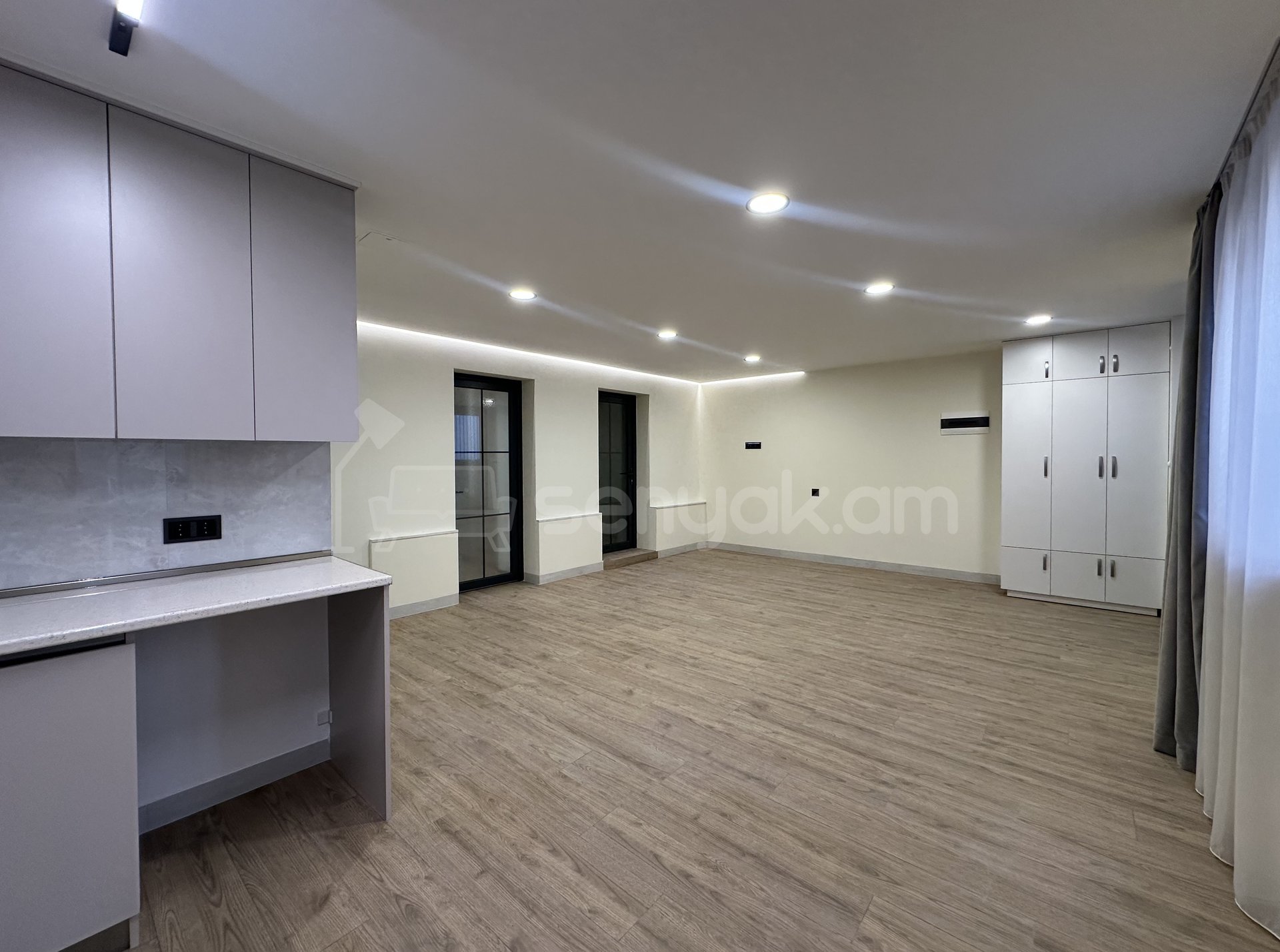 3 Սենյականոց Բնակարան Քարե Շենքում, 67քմ, 1/1 հարկ, Կապիտալ Վերանորոգված, Կահավորված, Արևկող