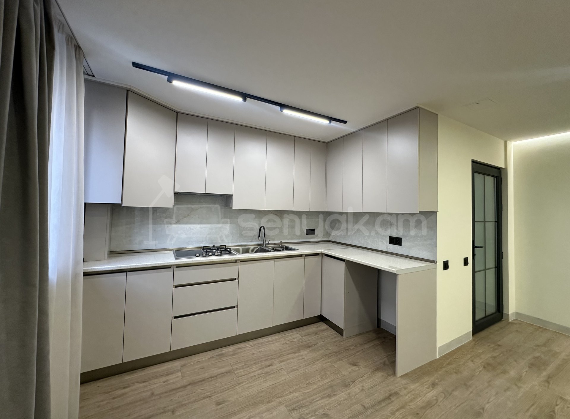 3 Սենյականոց Բնակարան Քարե Շենքում, 67քմ, 1/1 հարկ, Կապիտալ Վերանորոգված, Կահավորված, Արևկող