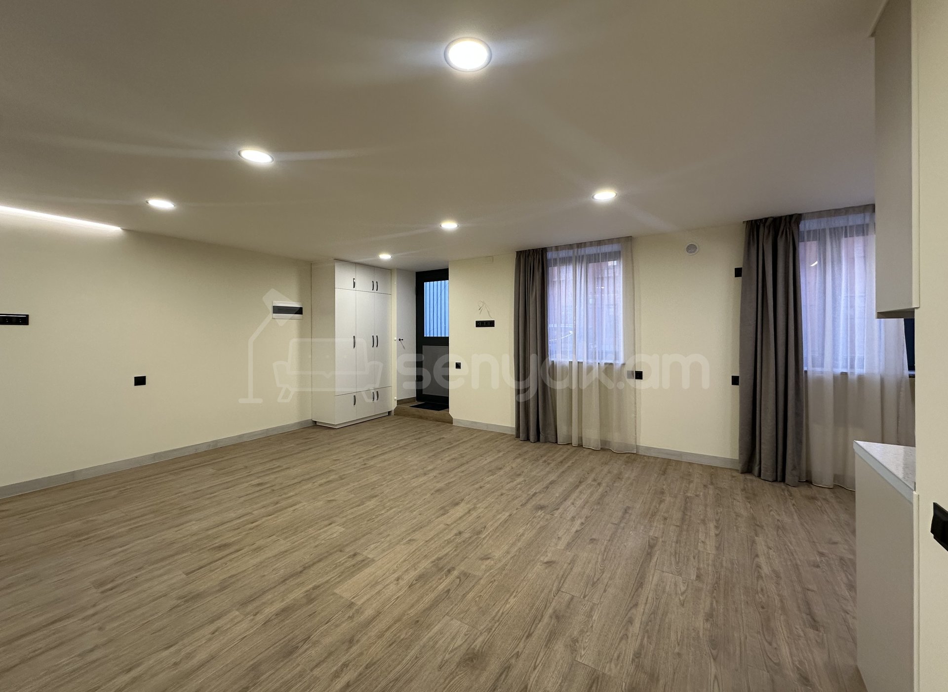 3 Սենյականոց Բնակարան Քարե Շենքում, 67քմ, 1/1 հարկ, Կապիտալ Վերանորոգված, Կահավորված, Արևկող