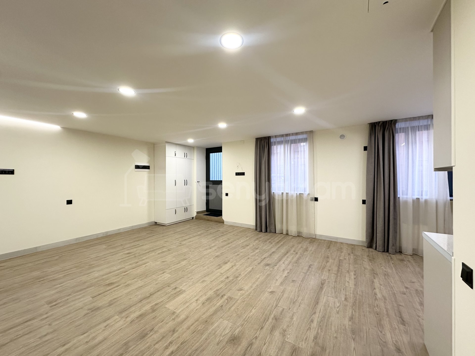 3 Սենյականոց Բնակարան Քարե Շենքում, 67քմ, 1/1 հարկ, Կապիտալ Վերանորոգված, Կահավորված, Արևկող