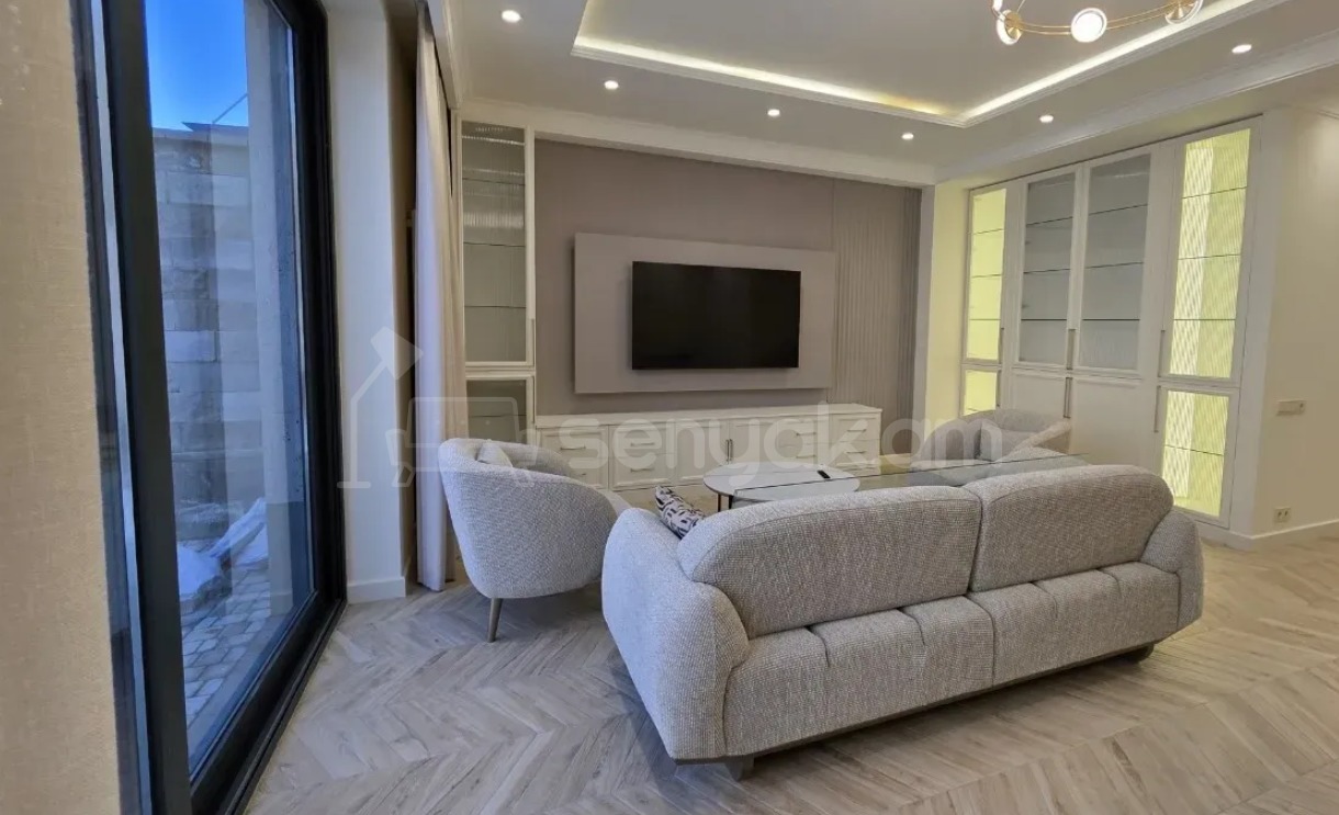 5 Սենյականոց Սեփական Տուն, 240քմ, Դիզայներական Վերանորոգված, Կահավորված, Ավտոտնակով