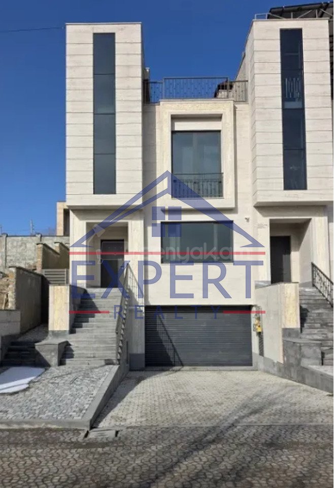 5 Սենյականոց Սեփական Տուն, 240քմ, Դիզայներական Վերանորոգված, Կահավորված, Ավտոտնակով