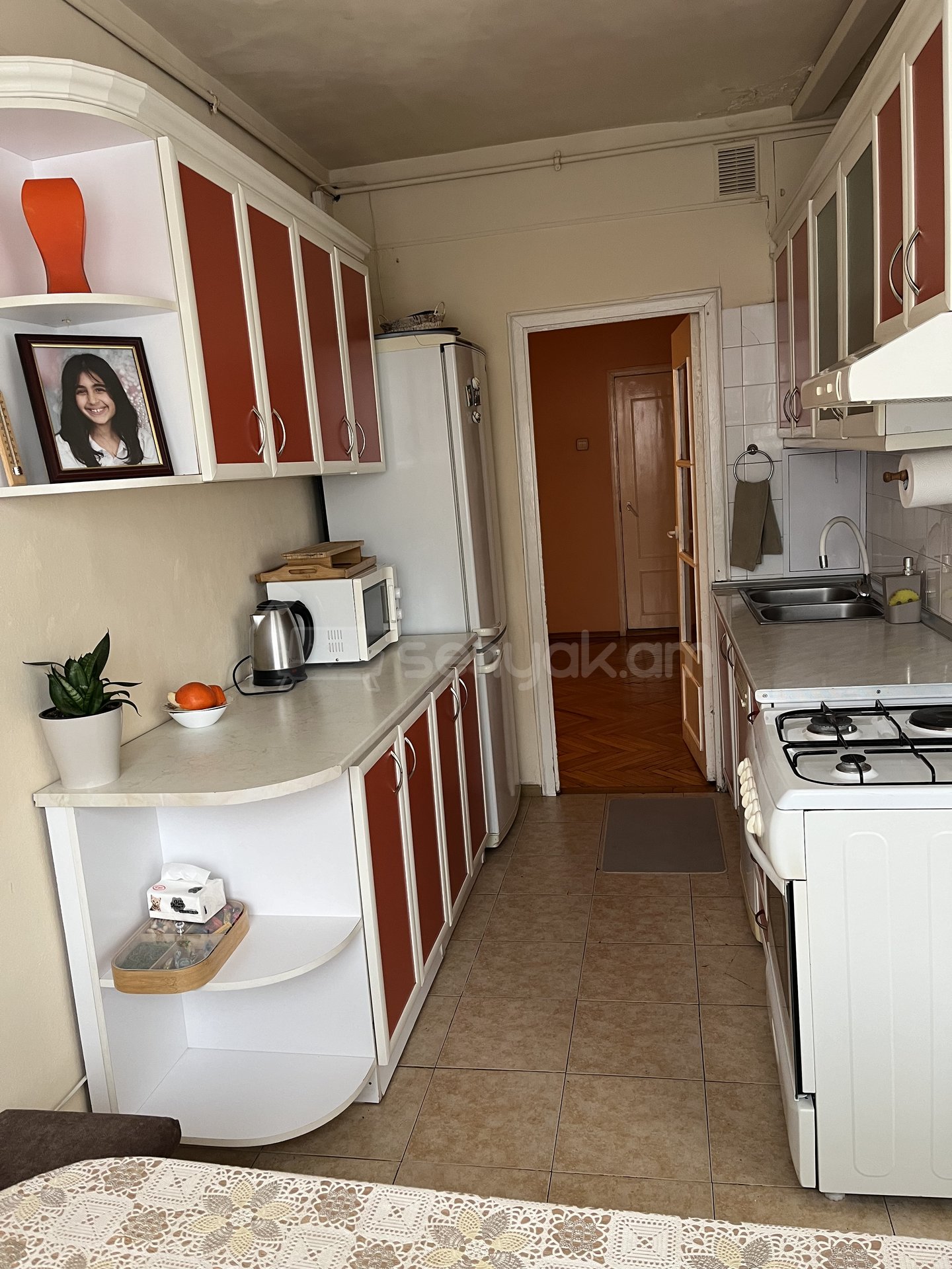 3 Սենյականոց Բնակարան, 90քմ, 7/14 հարկ, Նորմալ Վիճակում