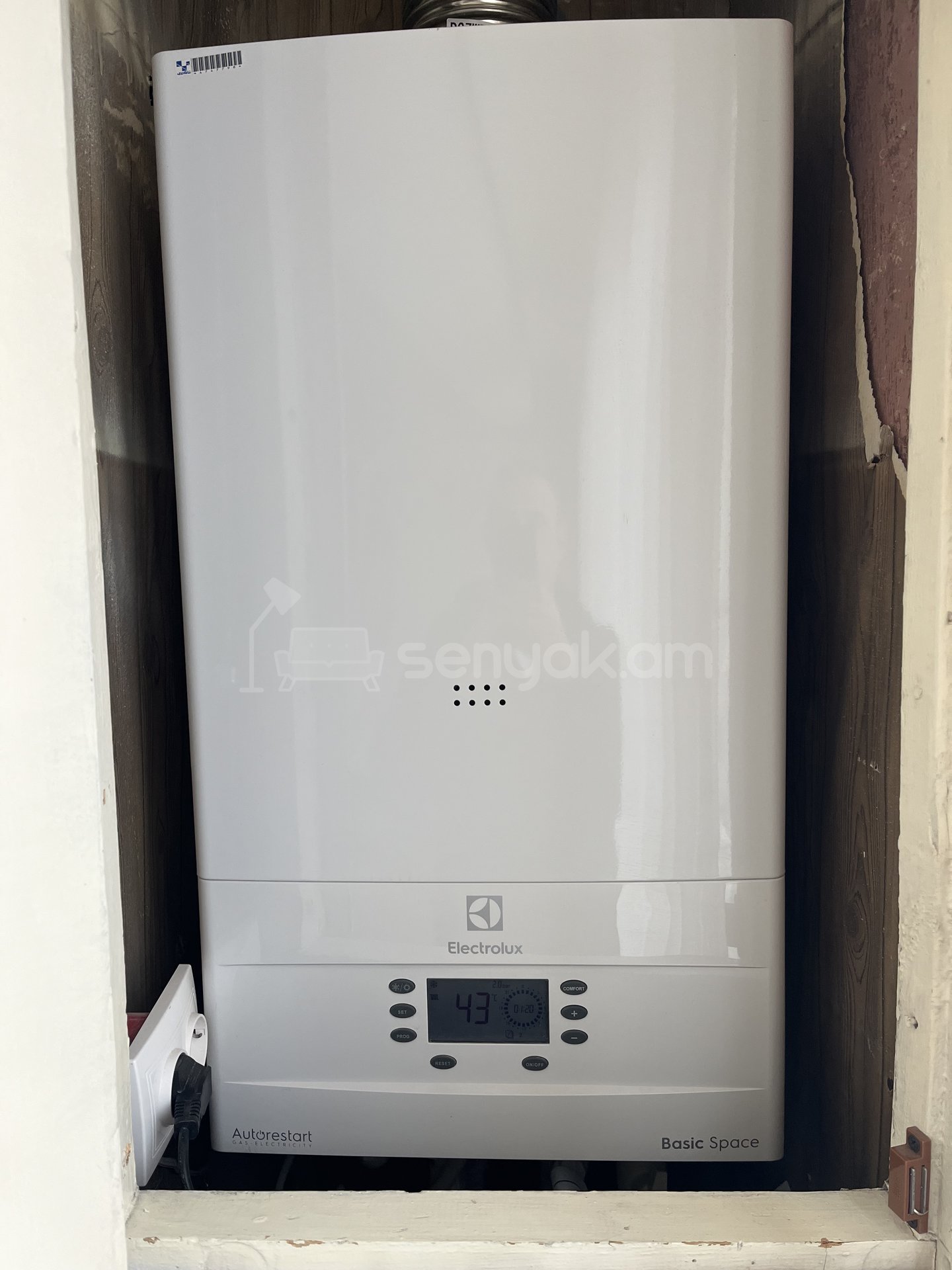 3 Սենյականոց Բնակարան, 90քմ, 7/14 հարկ, Նորմալ Վիճակում