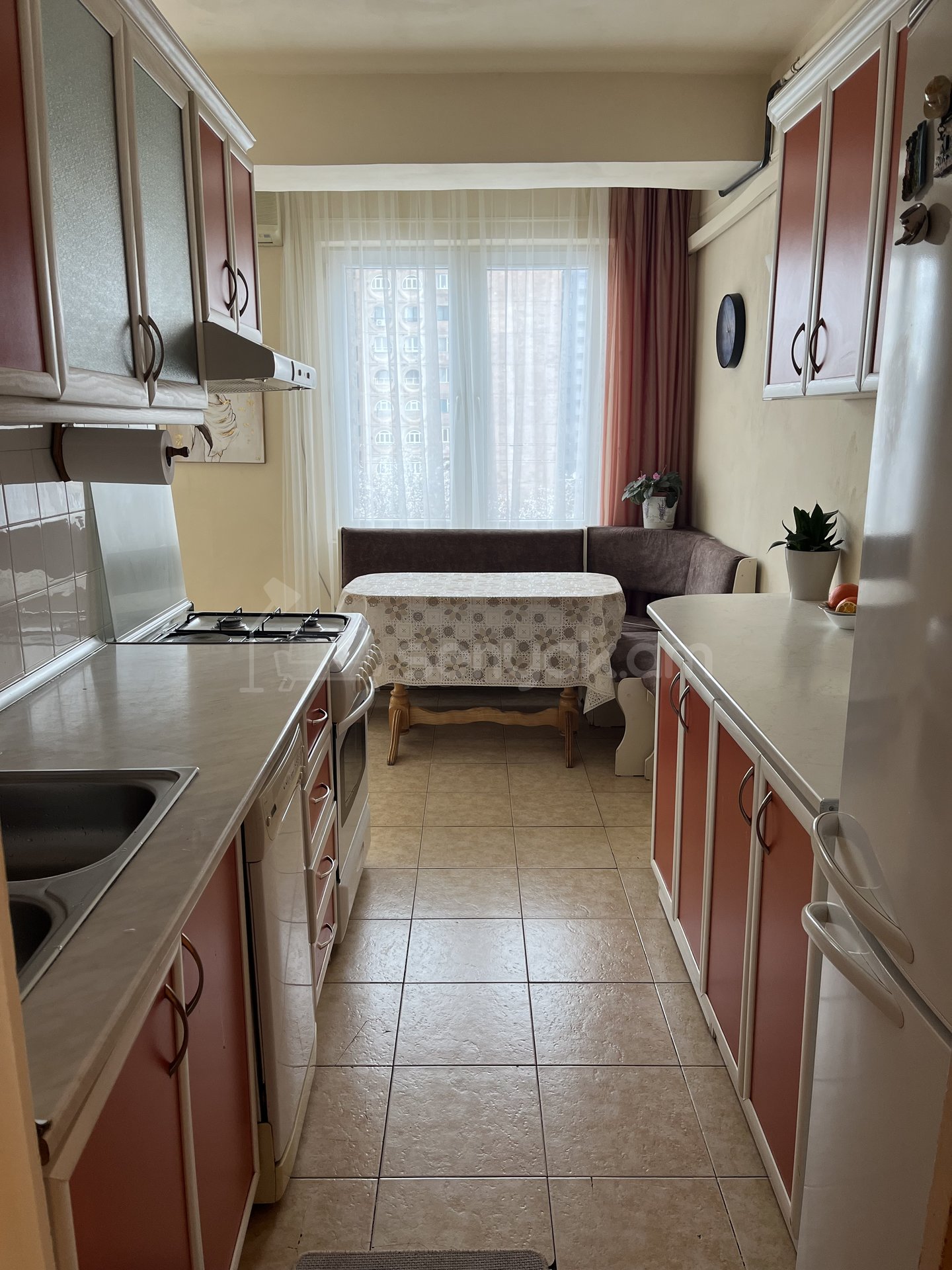 3 Սենյականոց Բնակարան, 90քմ, 7/14 հարկ, Նորմալ Վիճակում