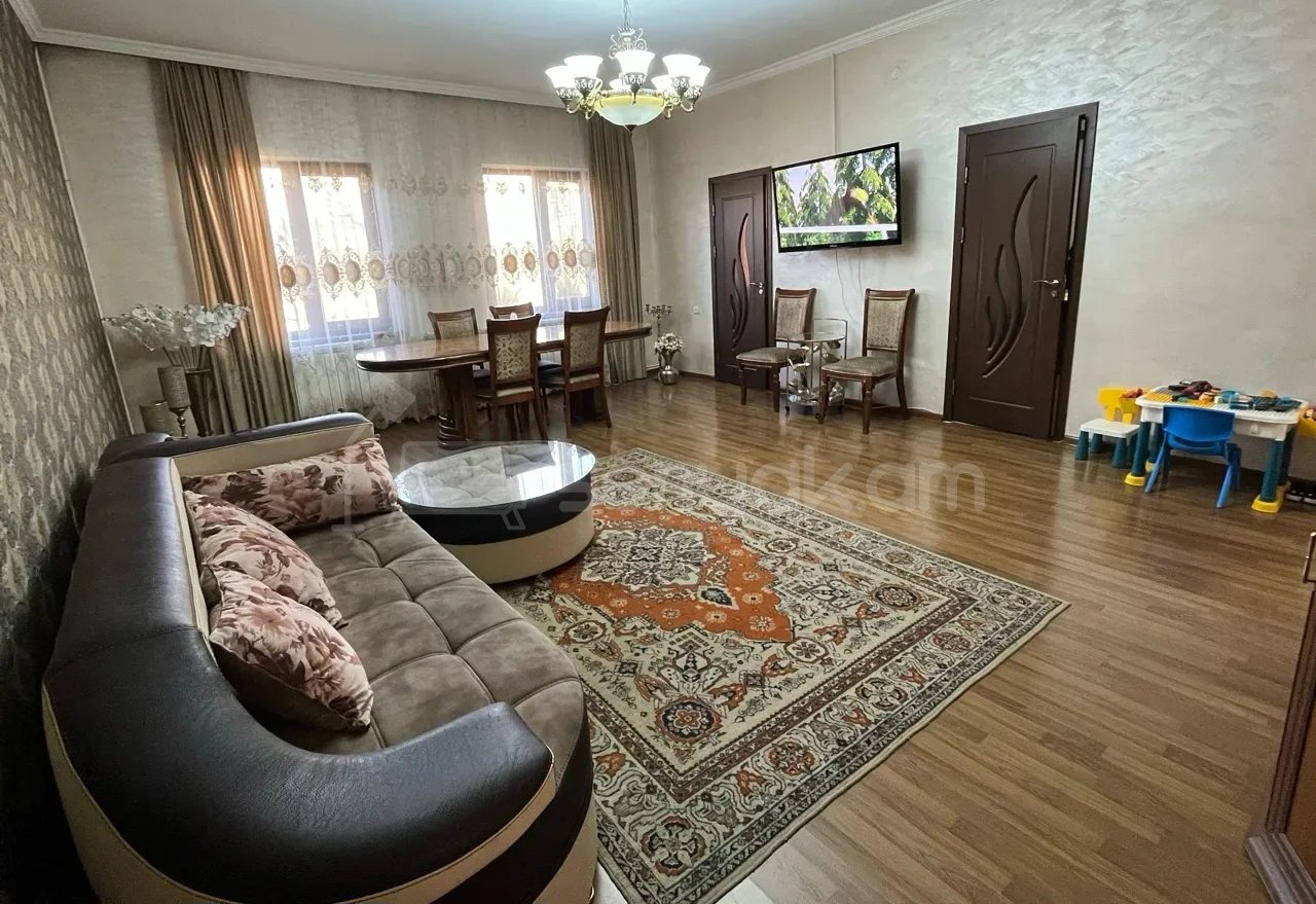 4 Սենյականոց Սեփական Տուն, 250քմ, Կոսմետիկ Վերանորոգված, Ավտոտնակով