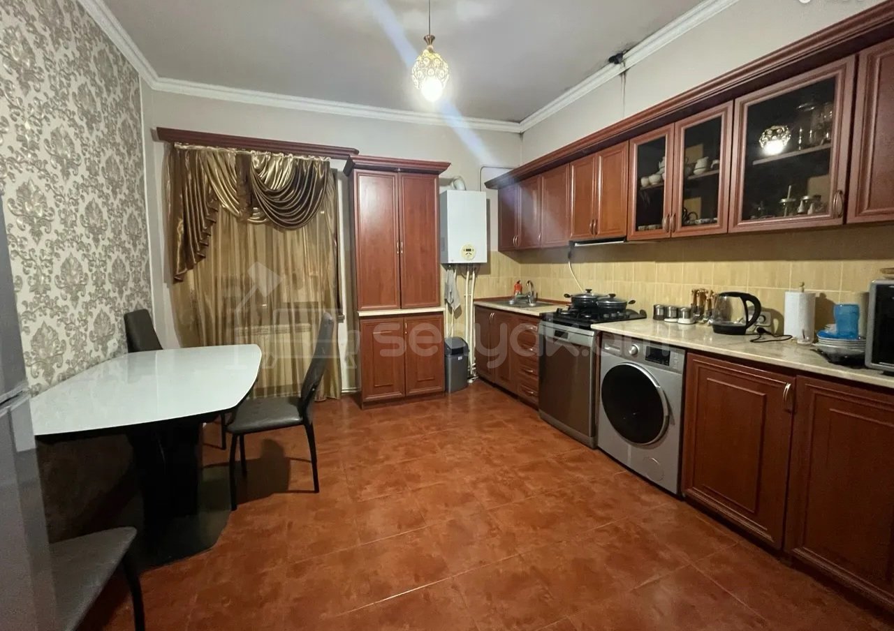 4 Սենյականոց Սեփական Տուն, 250քմ, Կոսմետիկ Վերանորոգված, Ավտոտնակով