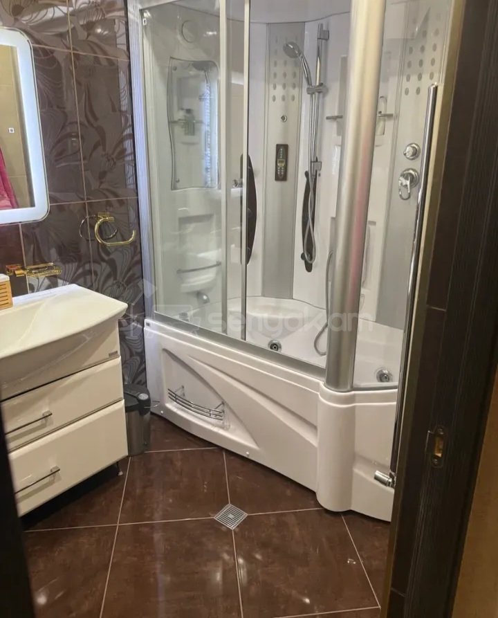 3 Սենյականոց Բնակարան Նորակառույցում, 96քմ, 4/5 հարկ, Կապիտալ Վերանորոգված, Կահավորված