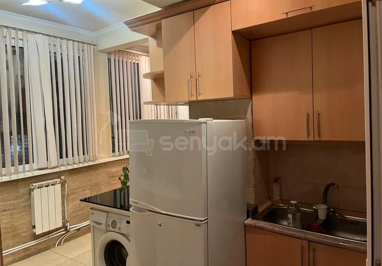 3 Սենյականոց Բնակարան Քարե Շենքում, 72քմ, 4/5 հարկ, Կապիտալ Վերանորոգված, Կահավորված