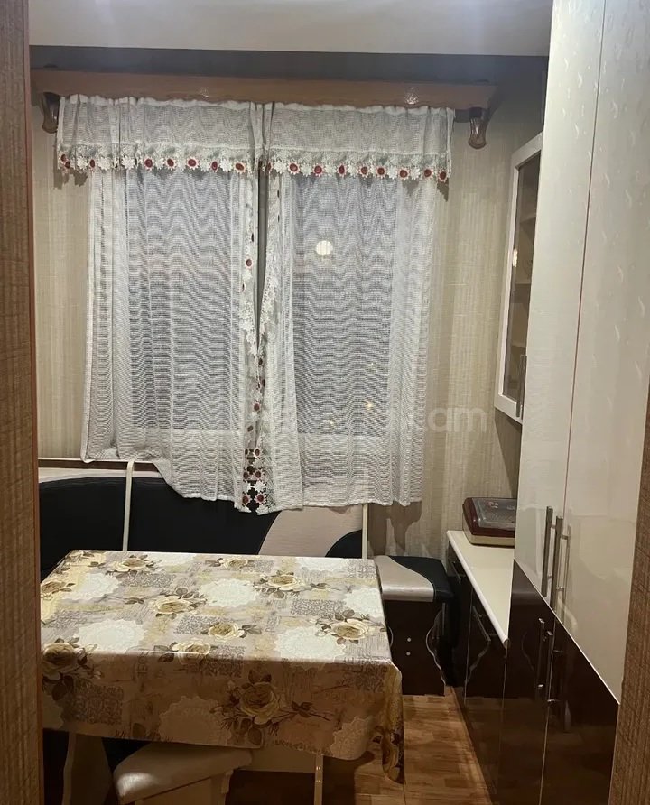 3 Սենյականոց Բնակարան Քարե Շենքում, 89քմ, 4/5 հարկ, Դիզայներական Վերանորոգված, Կահավորված