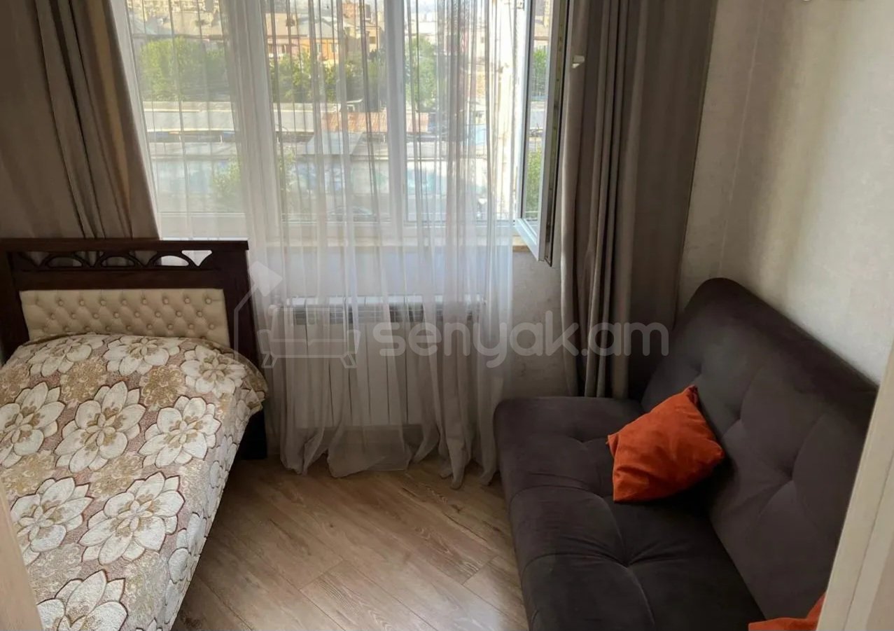 3 Սենյականոց Բնակարան Քարե Շենքում, 60քմ, 4/5 հարկ, Կապիտալ Վերանորոգված, Կահավորված