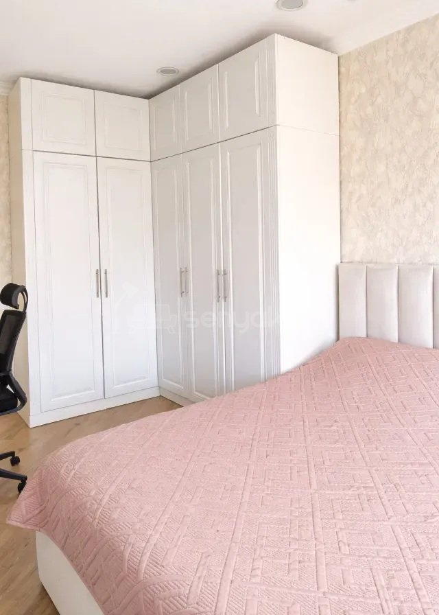 3 Սենյականոց Բնակարան Քարե Շենքում, 60քմ, 4/5 հարկ, Կապիտալ Վերանորոգված, Կահավորված