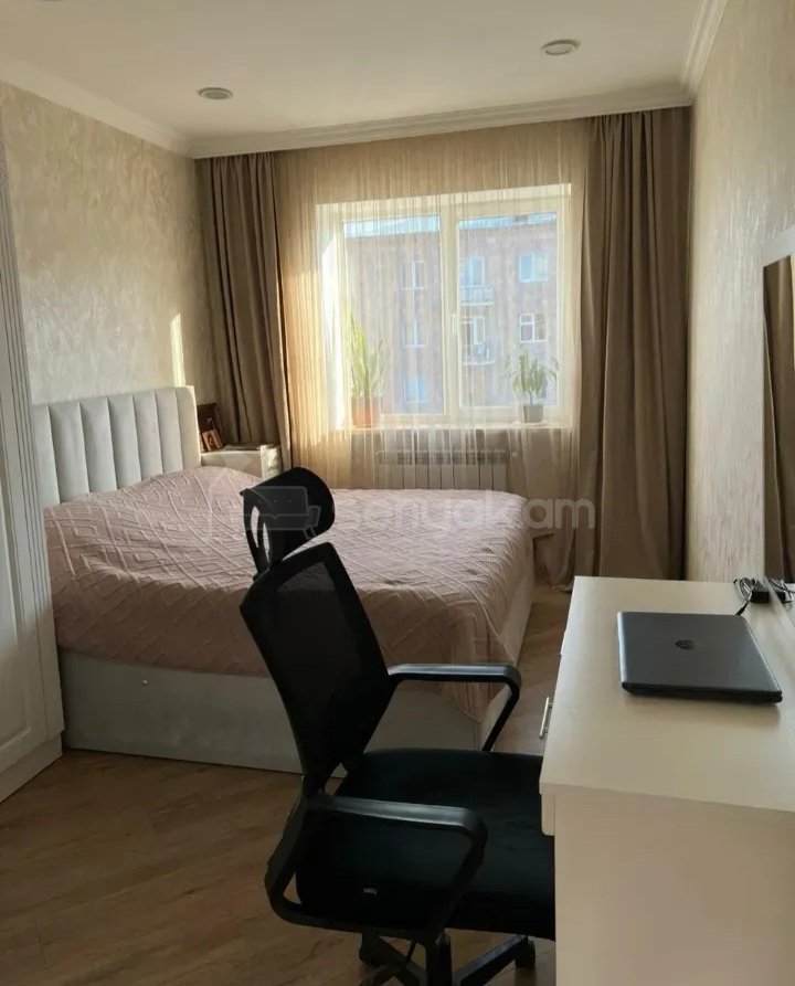 3 Սենյականոց Բնակարան Քարե Շենքում, 60քմ, 4/5 հարկ, Կապիտալ Վերանորոգված, Կահավորված