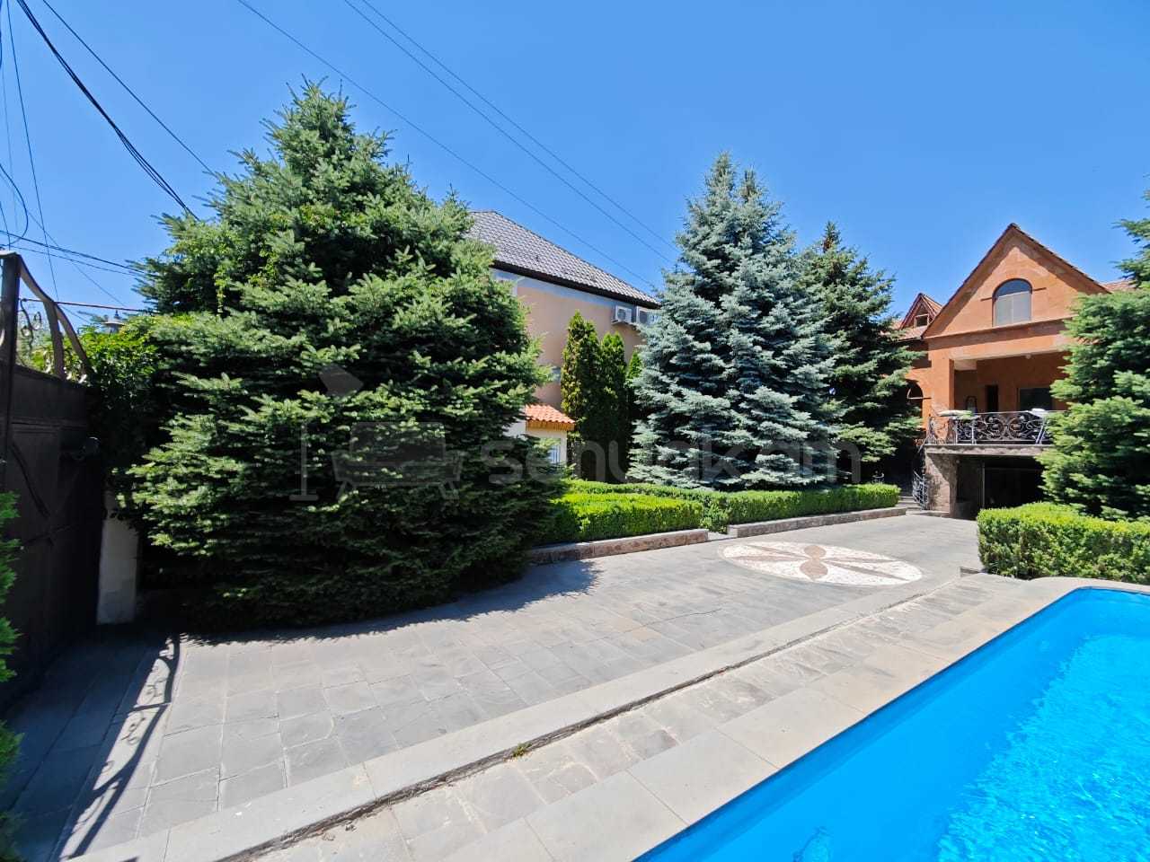 8 Սենյականոց Շքեղ Առանձնատուն, 448քմ, Լողավազանով