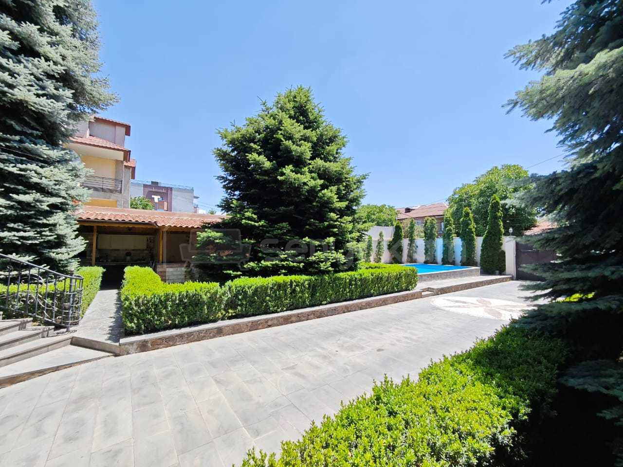 8 Սենյականոց Շքեղ Առանձնատուն, 448քմ, Լողավազանով