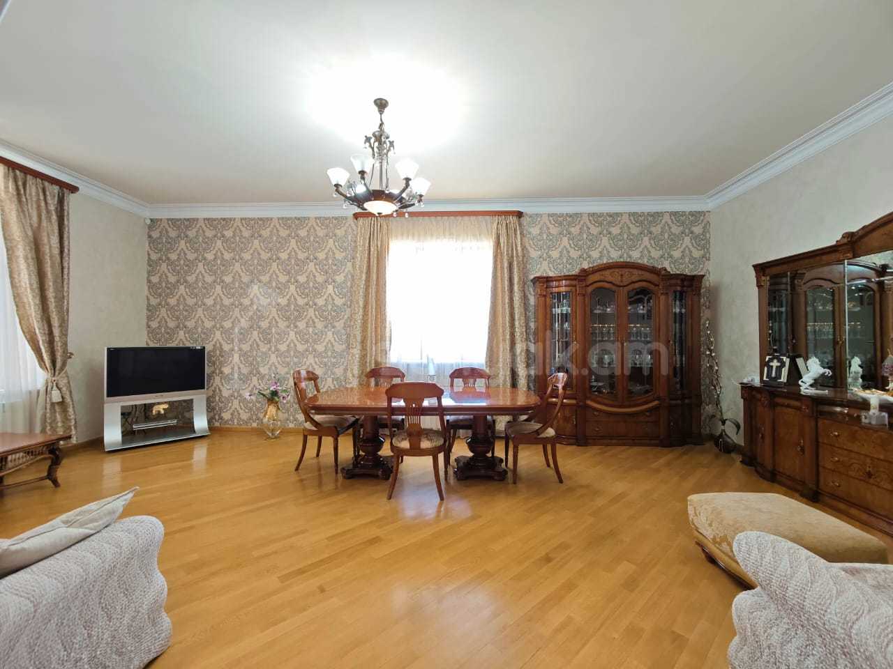 8 Սենյականոց Շքեղ Առանձնատուն, 448քմ, Լողավազանով