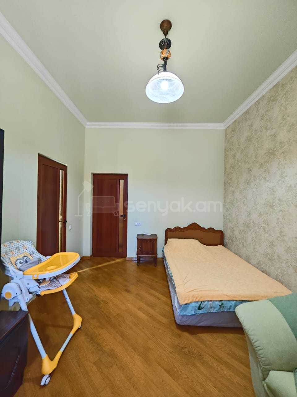 8 Սենյականոց Շքեղ Առանձնատուն, 448քմ, Լողավազանով