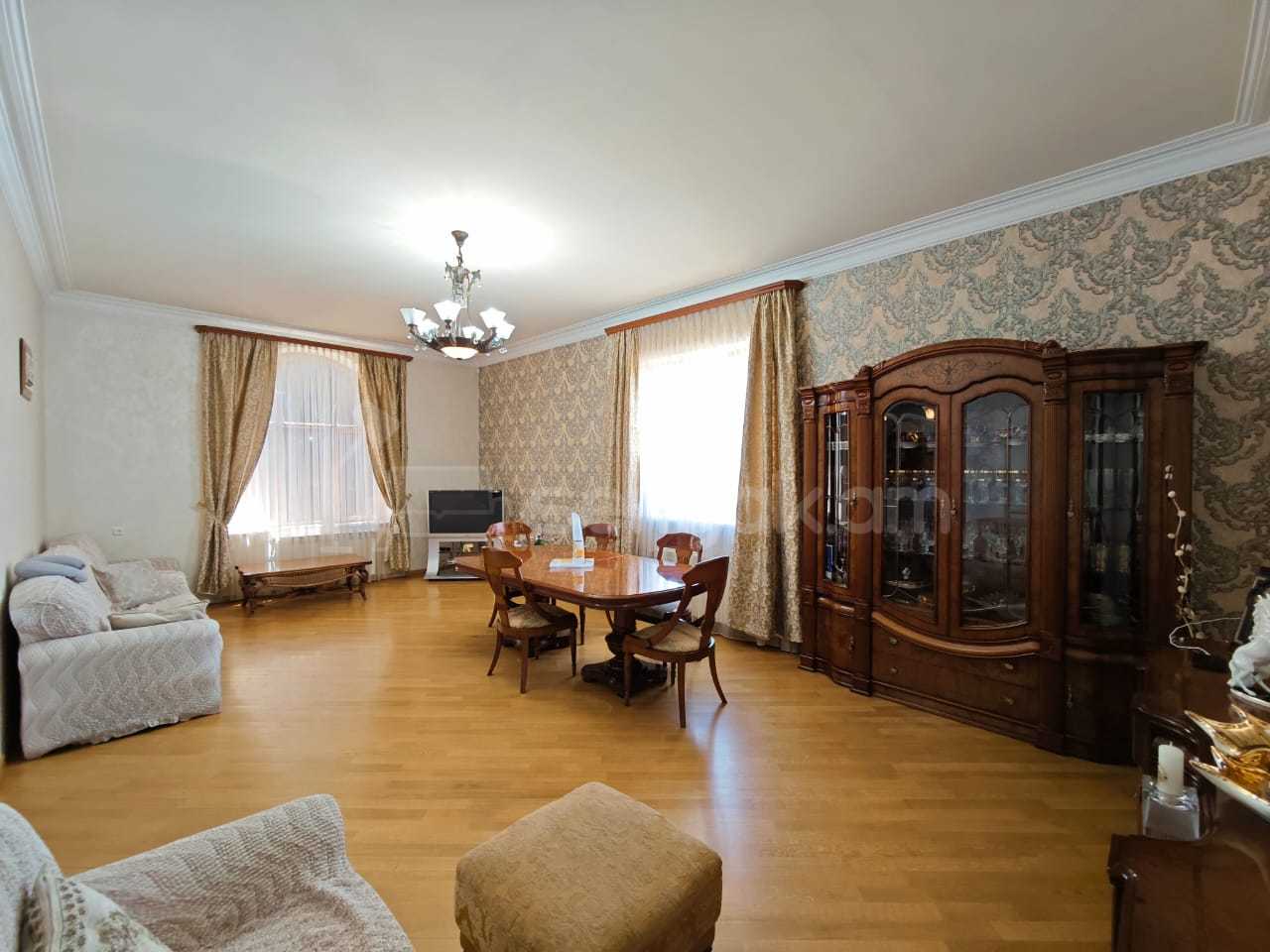 8 Սենյականոց Շքեղ Առանձնատուն, 448քմ, Լողավազանով