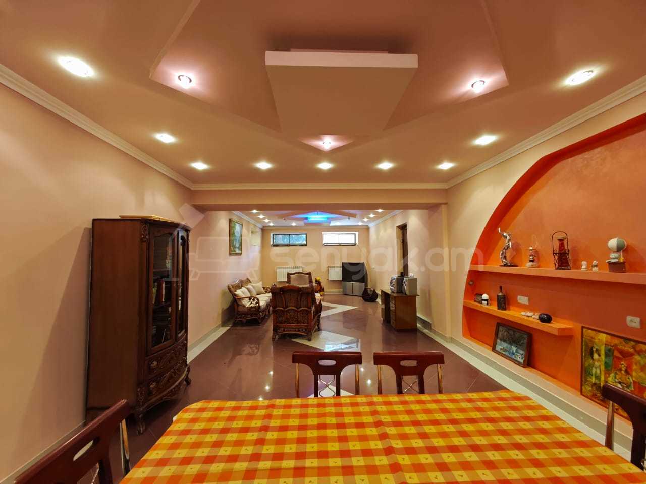 8 Սենյականոց Շքեղ Առանձնատուն, 448քմ, Լողավազանով