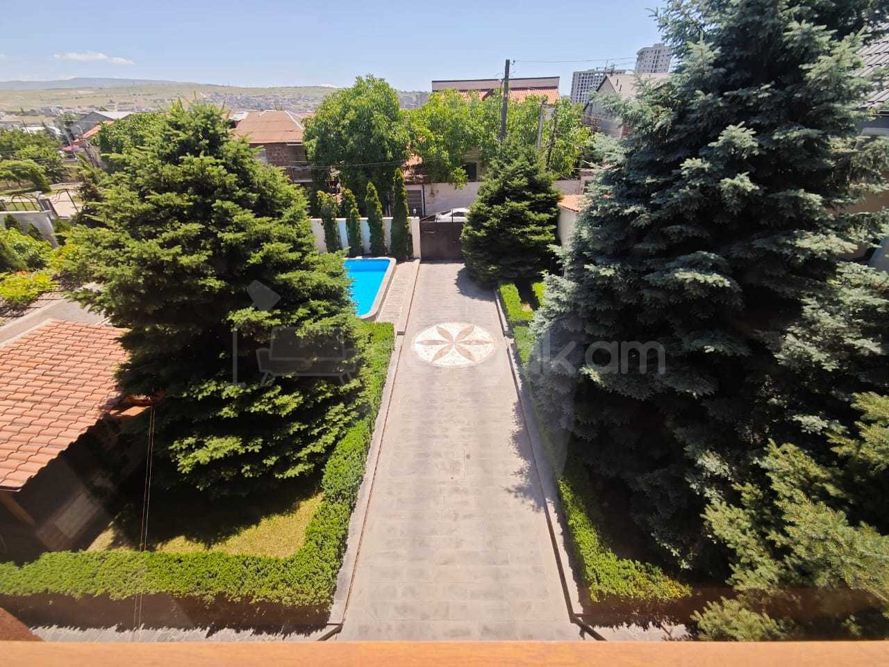 8 Սենյականոց Շքեղ Առանձնատուն, 448քմ, Լողավազանով