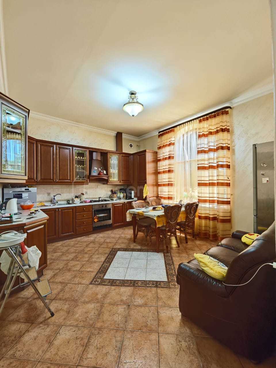 8 Սենյականոց Շքեղ Առանձնատուն, 448քմ, Լողավազանով