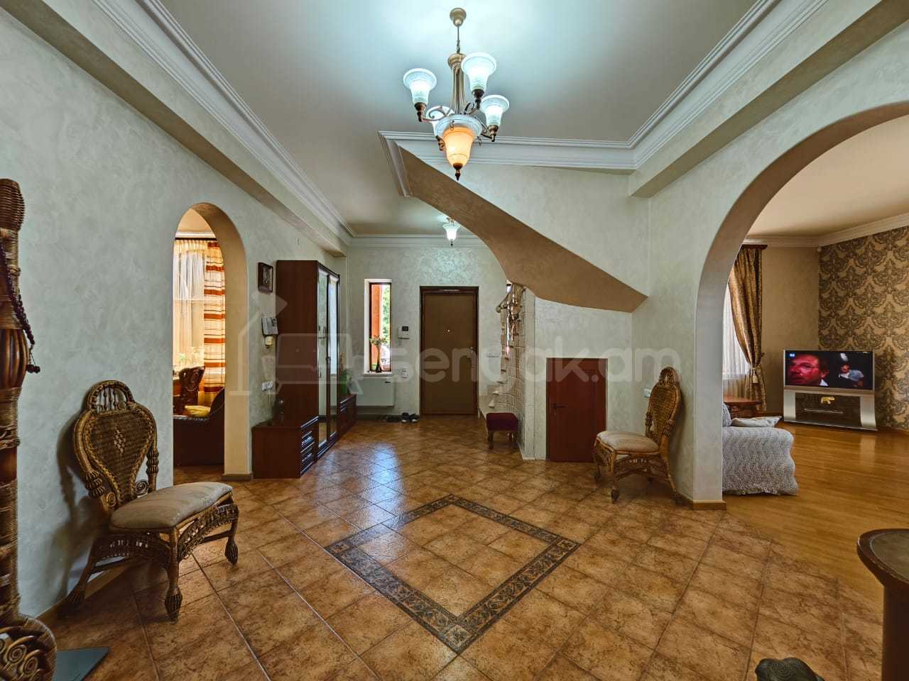 8 Սենյականոց Շքեղ Առանձնատուն, 448քմ, Լողավազանով