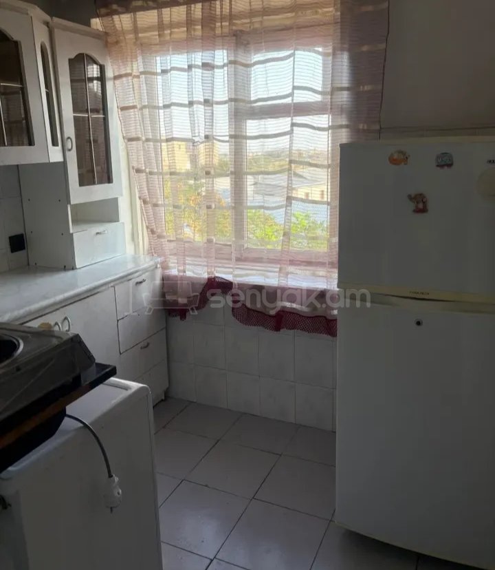 1 Սենյականոց Բնակարան Քարե Շենքում, 34քմ, 2/4 հարկ, Նորմալ Վիճակում, Կահավորված