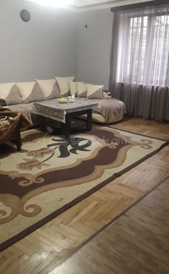 1 Սենյականոց Բնակարան Քարե Շենքում, 45քմ, 1/5 հարկ, Նորմալ Վիճակում, Կահավորված