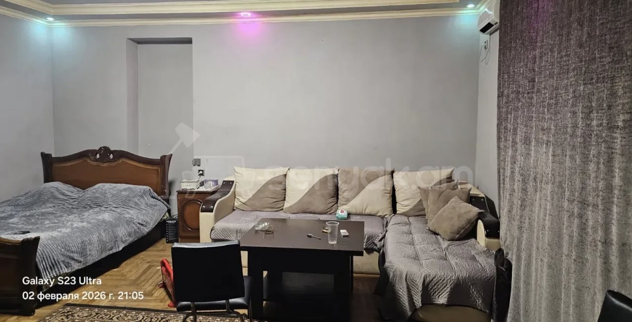 1 Սենյականոց Բնակարան Քարե Շենքում, 45քմ, 1/5 հարկ, Նորմալ Վիճակում, Կահավորված