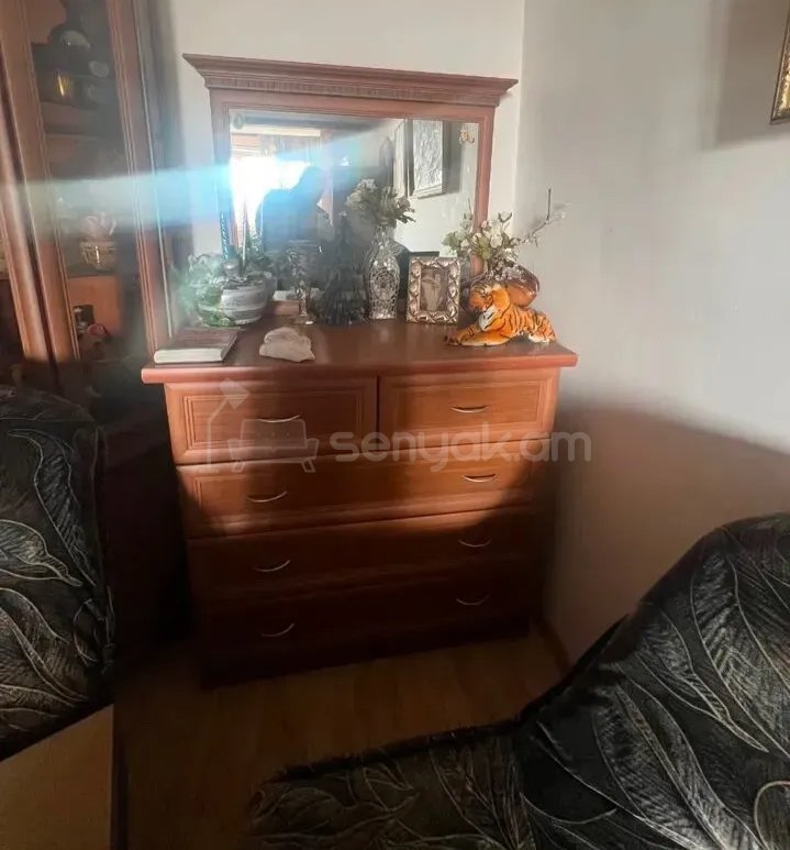 2 Սենյականոց Բնակարան Քարե Շենքում, 58քմ, 5/5 հարկ, Նորմալ Վիճակում, Կահավորված